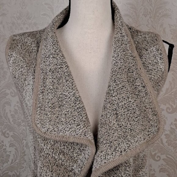 Yaira Size Small Tan/Cream Plaid Knit Sweater Vest Pockets Waterfall Front EUC - Picture 2 of 13